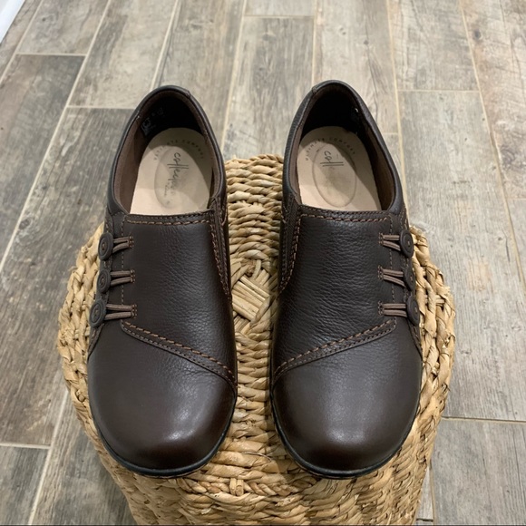 Clarks Women’s Slip On Leather Comfort Shoes - Picture 2 of 7